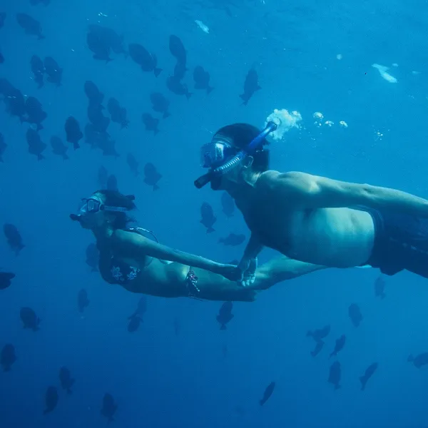 2-people-on-a-snorkel-cruise