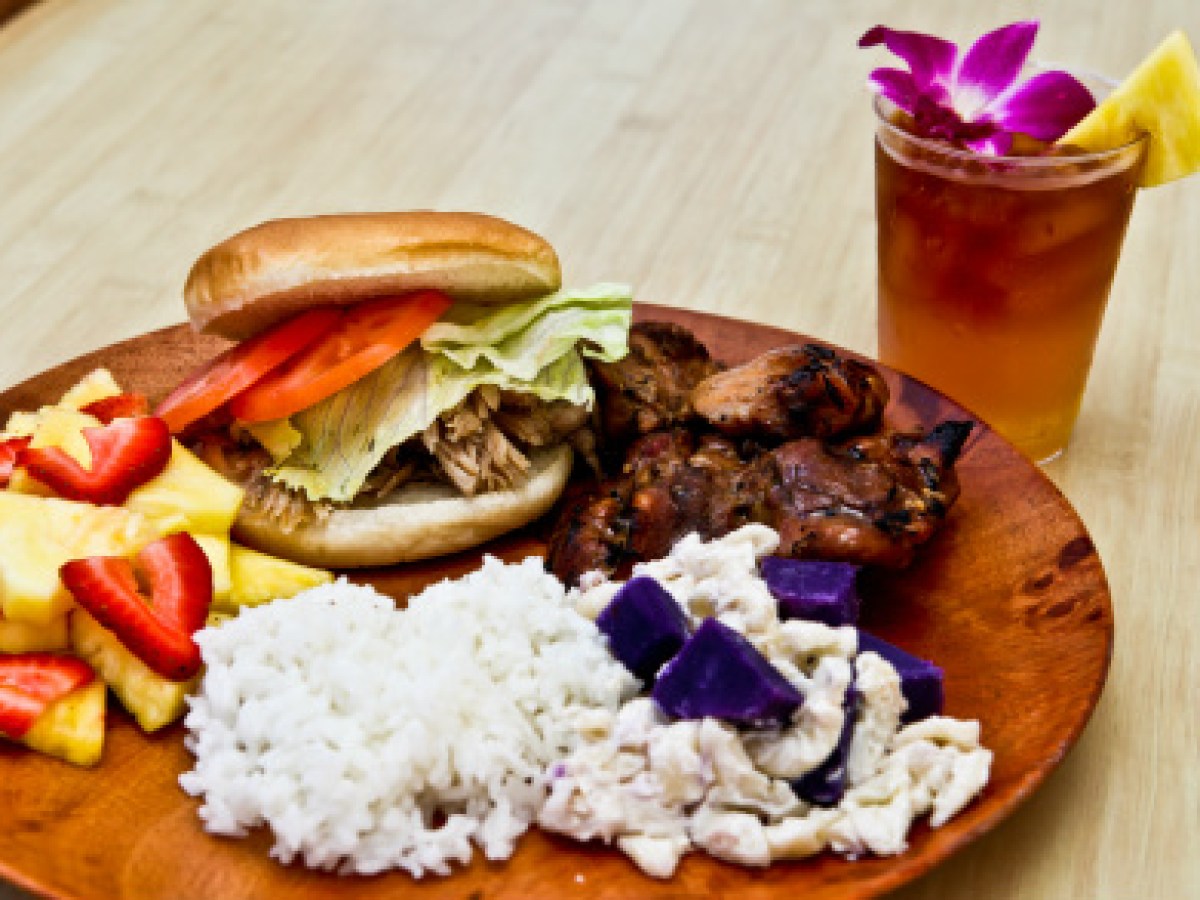 Hawaiian buffet plate and drink