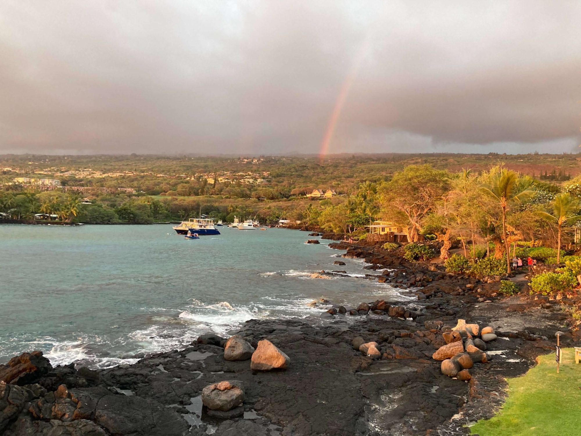 a boat cruising the coast of hawaii hawaii-boat-tour-example